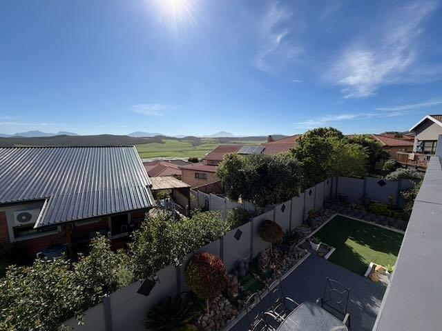 5 Bedroom Property for Sale in Reebok Western Cape
